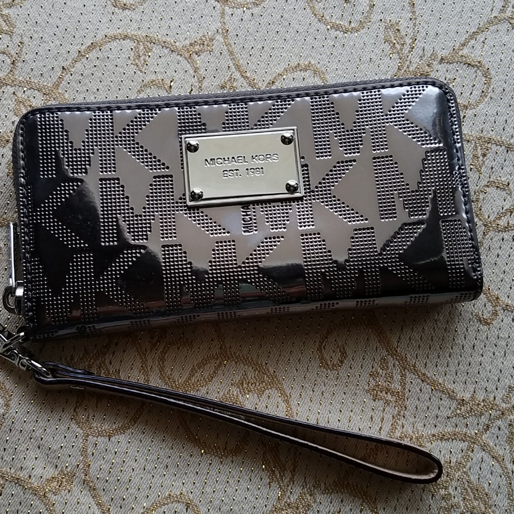 NWOT MK wristlet.